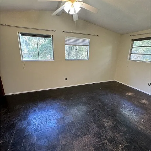 319 Windsor Rd — Photo 29