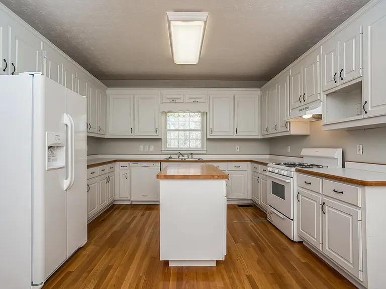 374 Nantucket Way — Photo 8