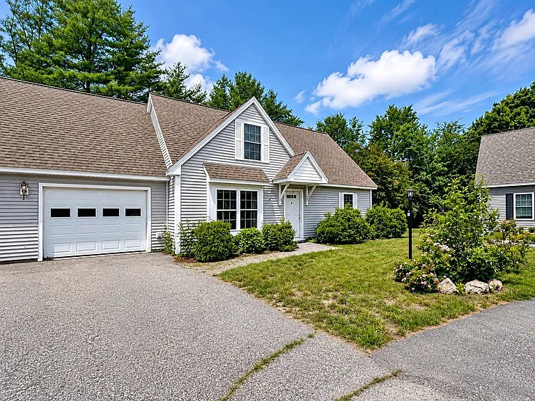 8 Pebble Ln — Photo 6