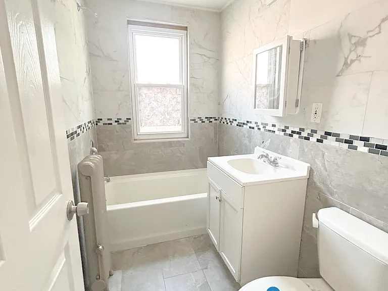 911 Asylum Ave #A8 — Photo 4