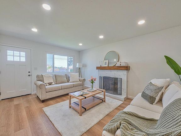 3rd image of 205 Santa Clara St