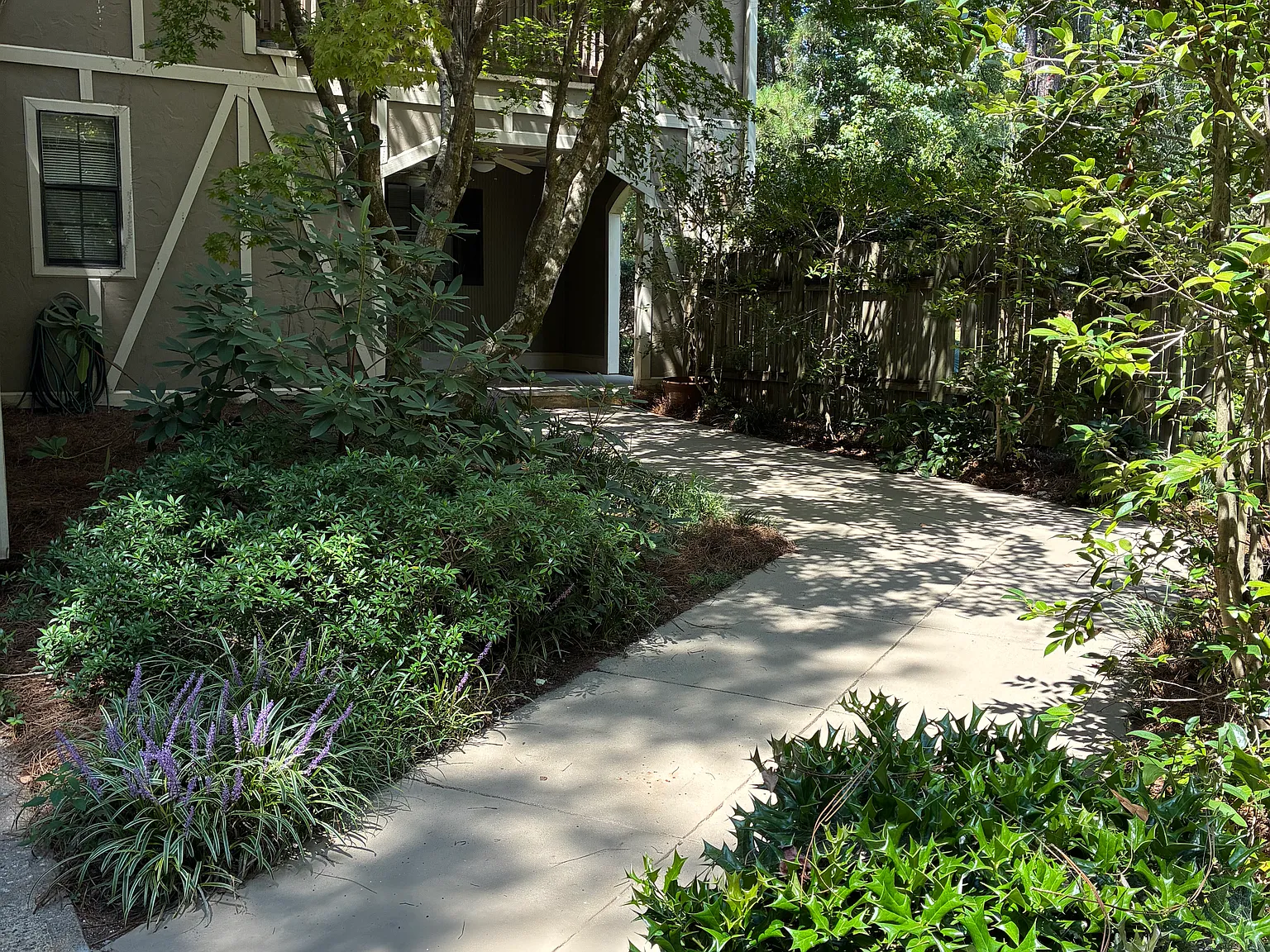 1051 Sherwood Dr — Photo 4