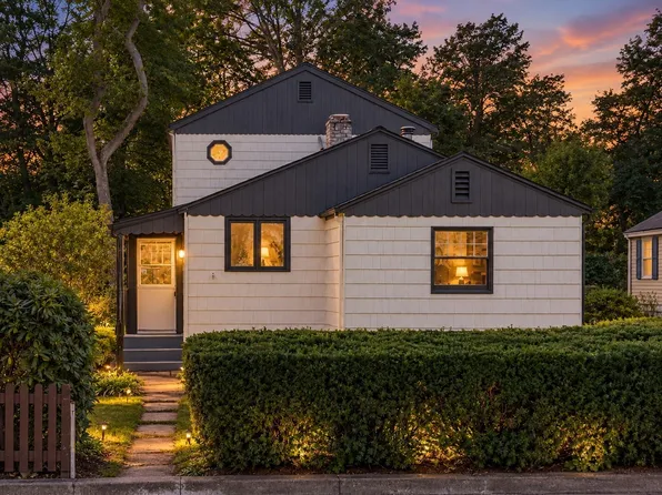 45 Center St, Northbridge, MA 01534