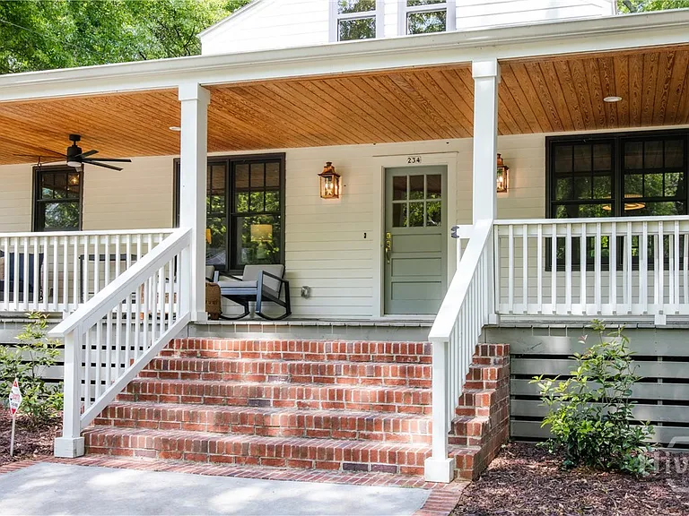 234 Sunset Dr — Photo 3