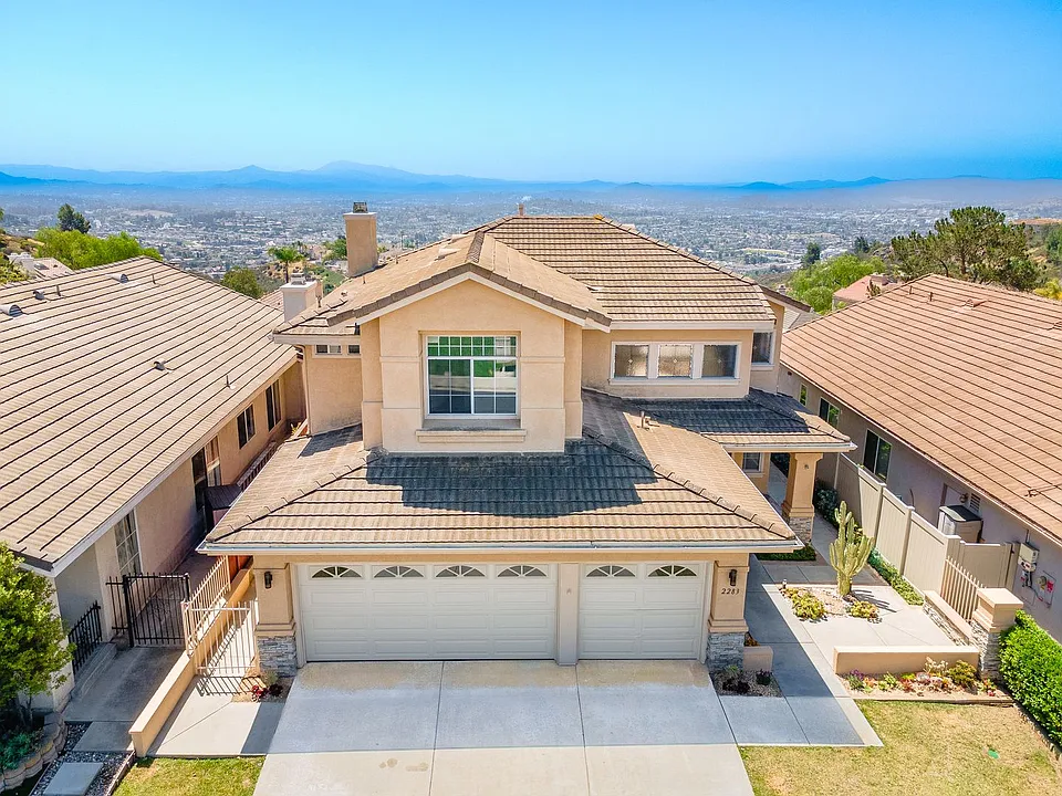 2283 Rock View Gln