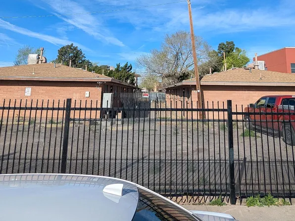 521 Palomas Dr SE, Albuquerque, NM 87108