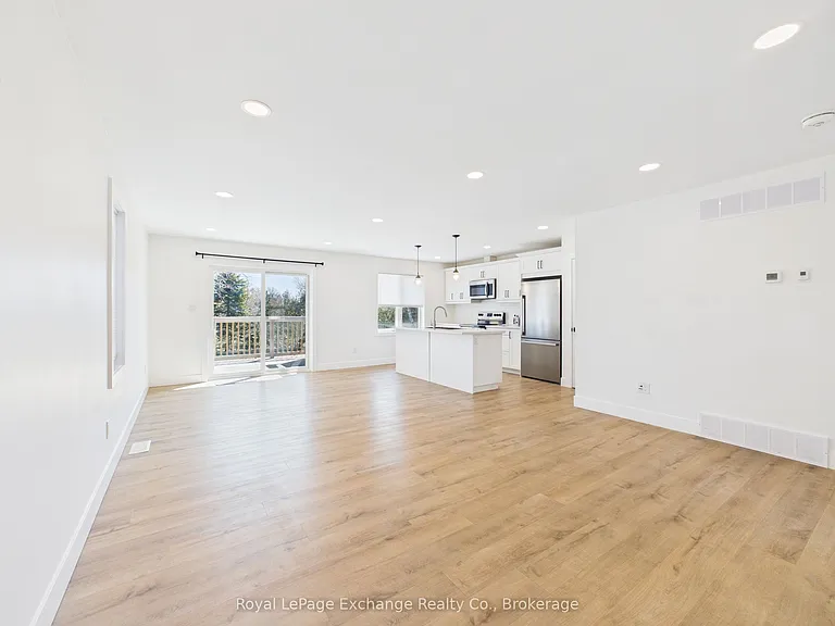 1085 Sutton St — Photo 3