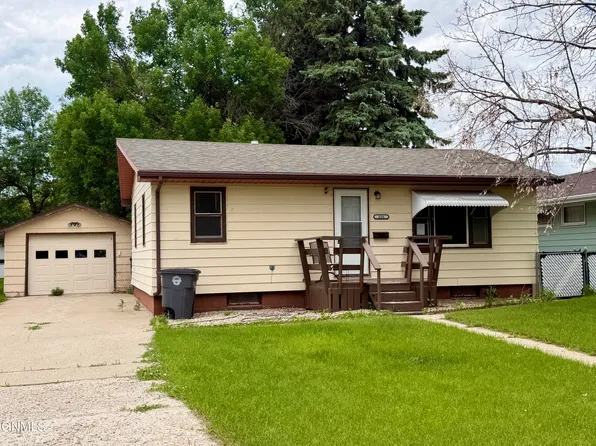 406 NE Roosevelt Ave, Bowbells, ND 58721