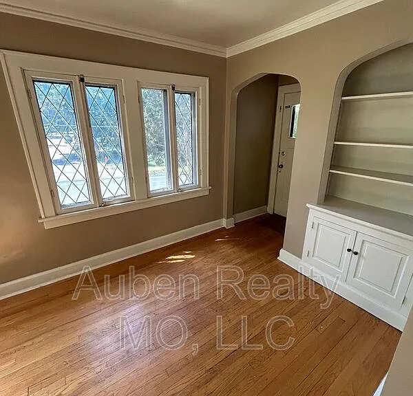 5446 Charlotte St #1F — Photo 4