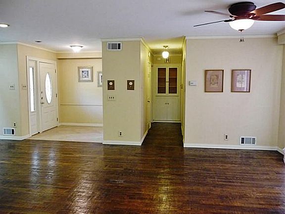 3rd image of 524 Melody Ln