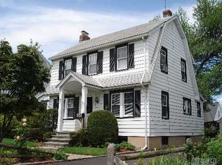 57 Willowdale Ave, Port Washington, NY 11050