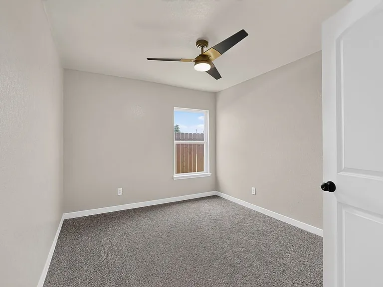 15018 Silver Tree Cv — Photo 27