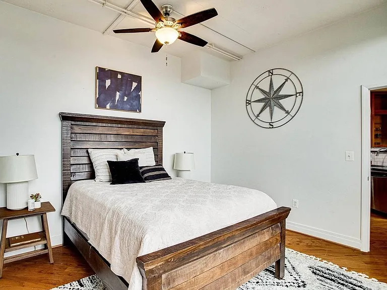 2020 12th St NW #Penthouse 10 — Photo 5