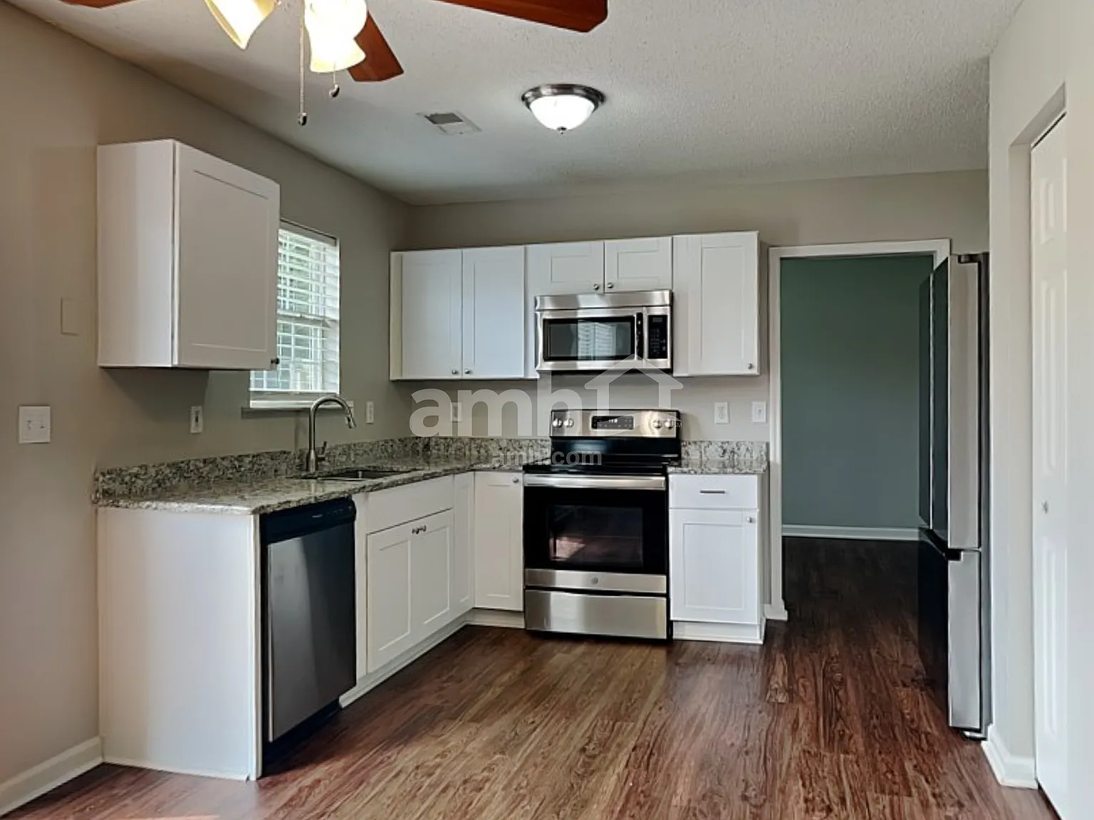 3 bed, 2.5 bath, 2080 sqft, $2,195 — Photo 3