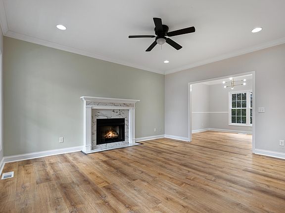 2nd image of 146 Woodberry Dr NW