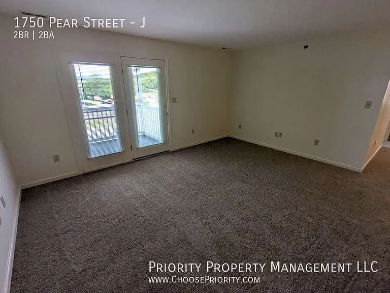 1750 Pear St #J — Photo 3