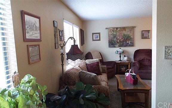 Walk into your new home..inviting and light!