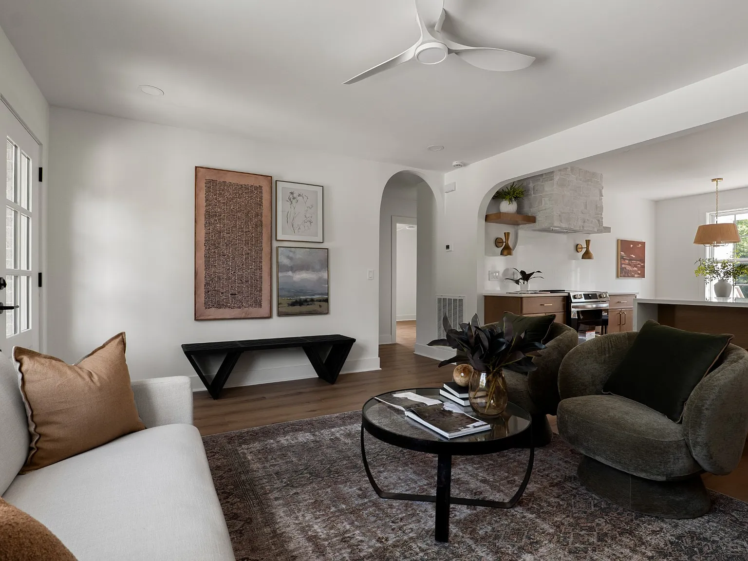3 bed, 1078 sqft, $2,500 — Photo 3