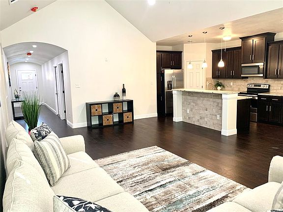 5th image of 3032 W James Ave