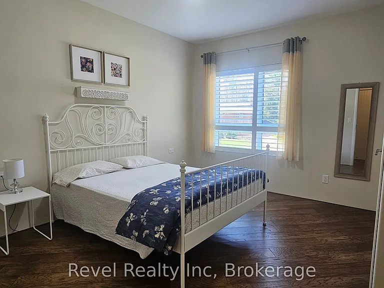 146 Moreau Pkwy — Photo 10