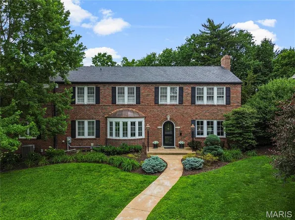 98 Lake Forest Dr, Saint Louis, MO 63117