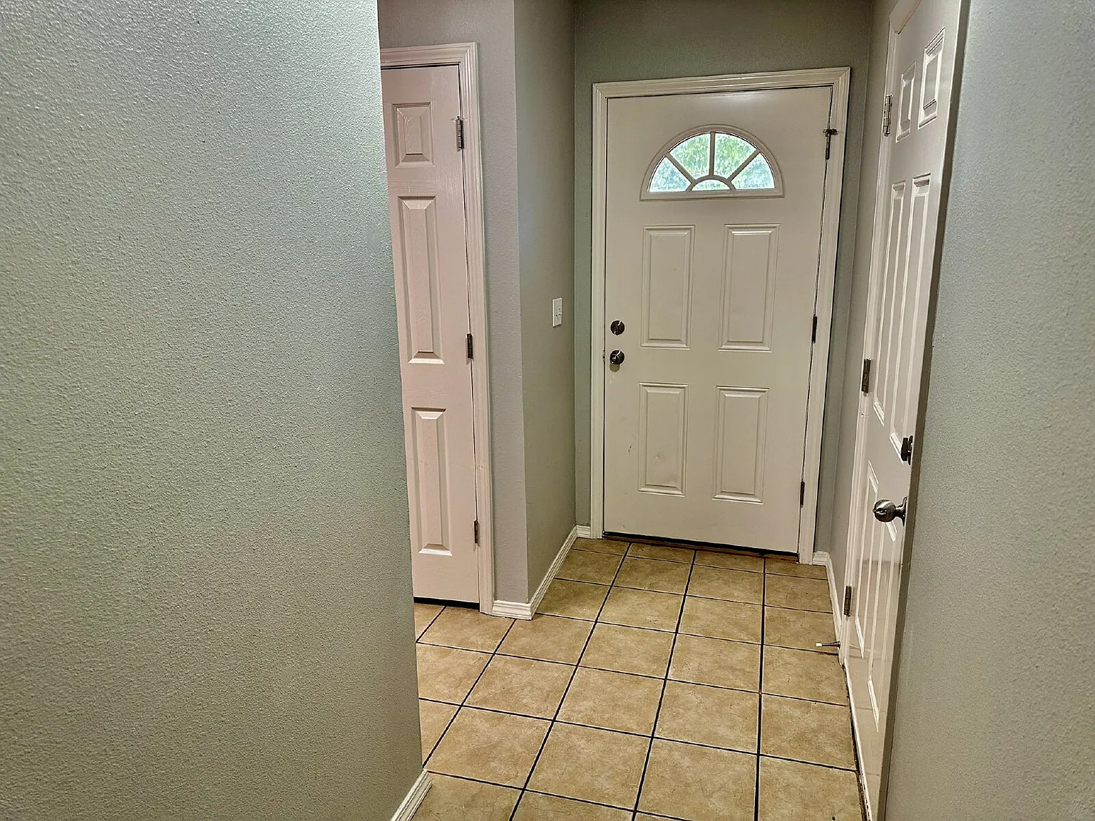 3 bed, 2.5 bath, $1,450 — Photo 3