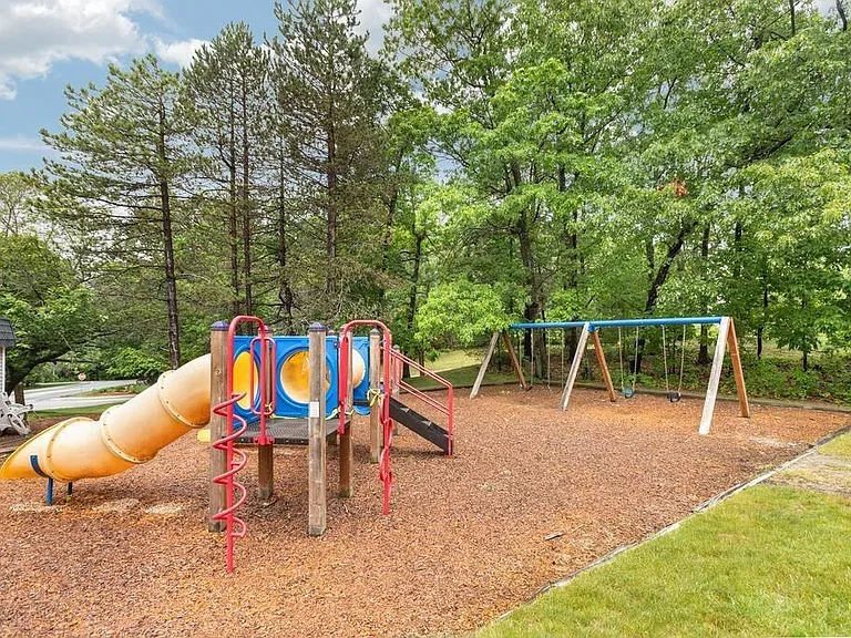 34 Highbridge Hl — Photo 15