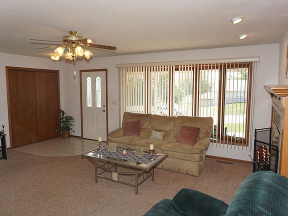 2nd image of 2520 Larry St