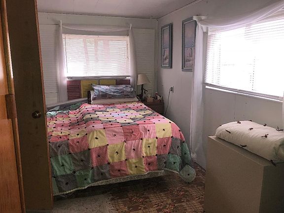 5th image of 4004 Woodward Ln