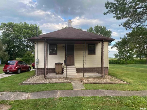 348 S Emmett St, Virden, IL 62690