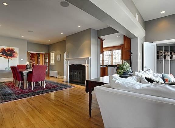 3rd image of 395 Bellaire St