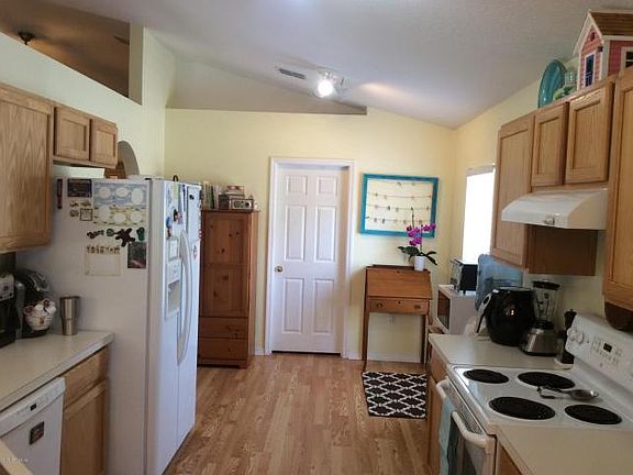 5th image of 282 King Arthur Ct