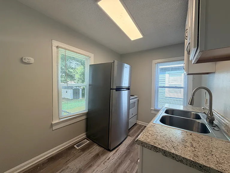 644 Gunn St — Photo 6