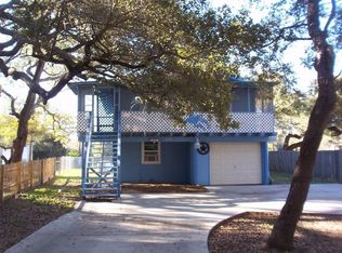 110 Palm St, Rockport, TX 78382