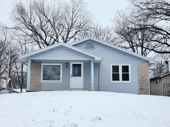 1501 Laurel St, Highland, IL 62249