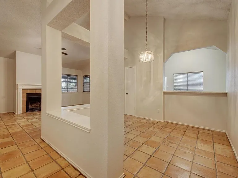 6305 Evangeline Trl — Photo 4