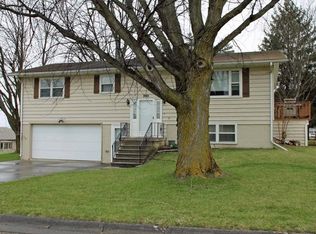 800 S Russell St, Denver, IA 50622