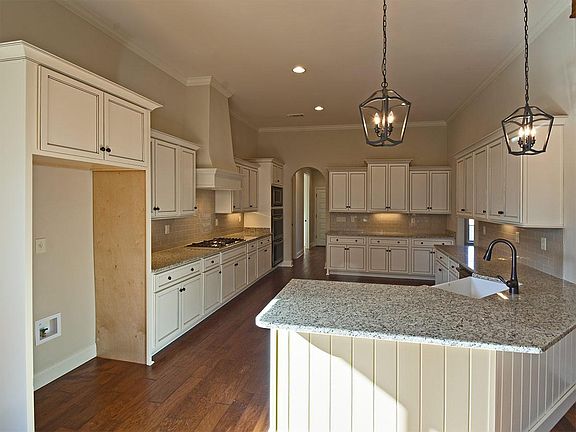 2nd image of 430 Saunders Creek Dr