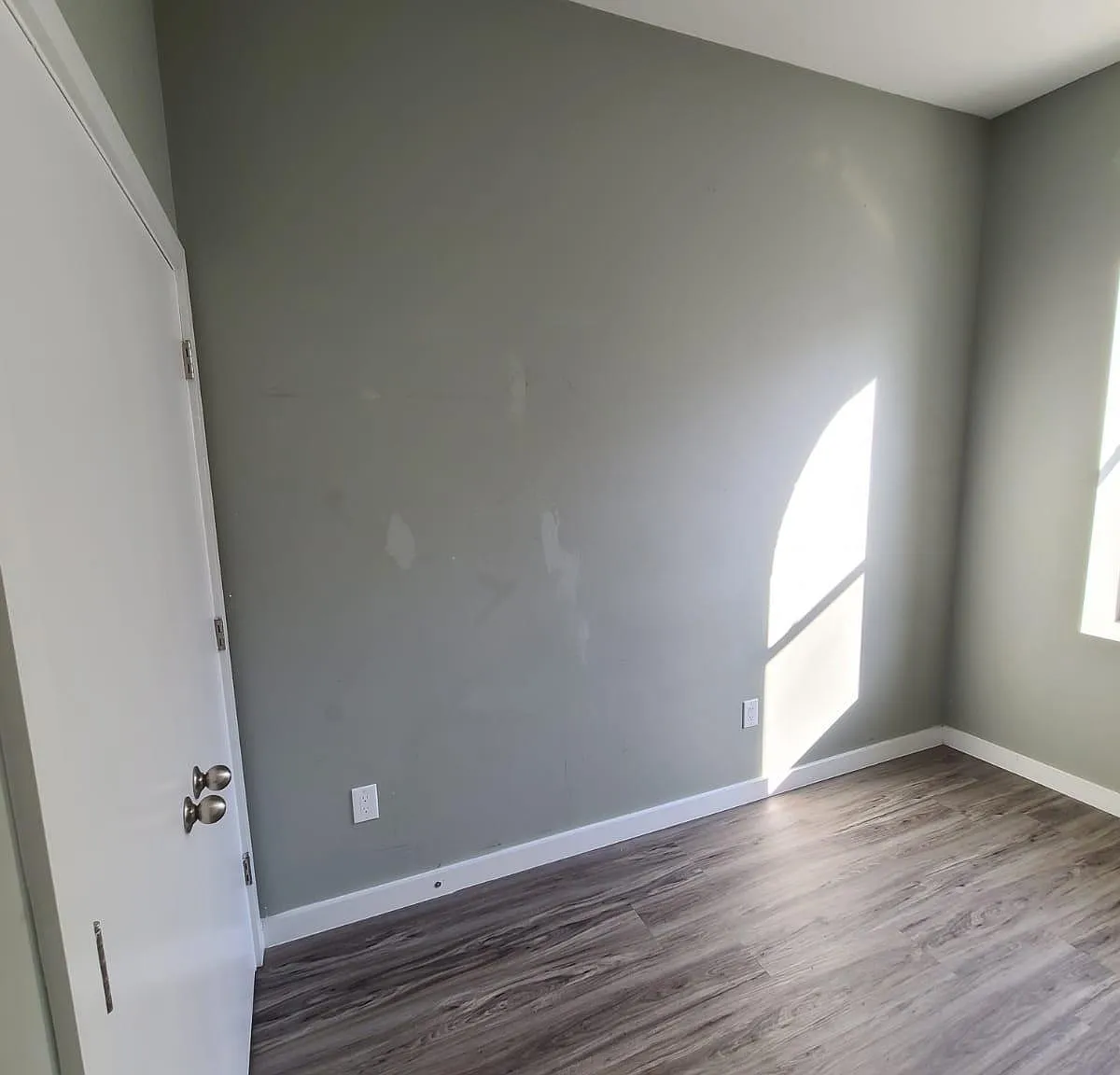 98 Clinton Ave — Photo 4