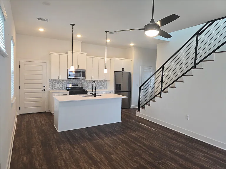 7601 Carver Ave #1 — Photo 10