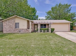 6320 Scotsdale Dr, Forest Hill, TX 76119
