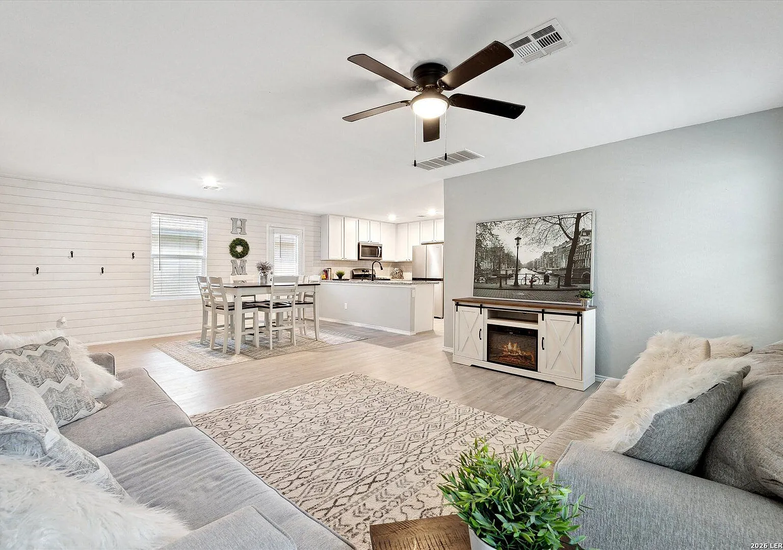 Available Now: Modern 3-Bedroom Home in San Antonio — Photo 4