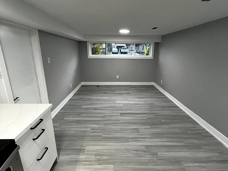 3140 Michael Cres #B — Photo 4