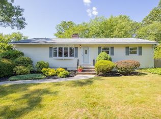 11 Robertson Dr, Pearl River, NY 10965