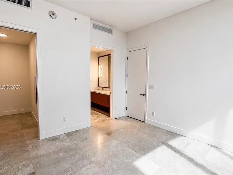 174 SE 25th Rd #504 — Photo 8