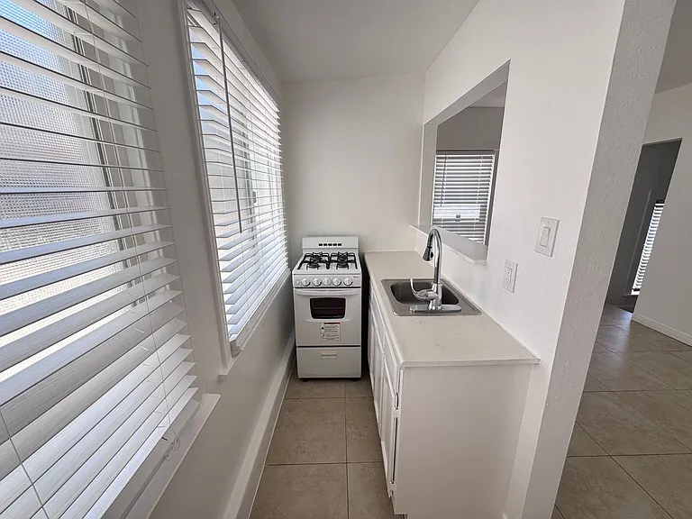 921 Monterey Blvd — Photo 9