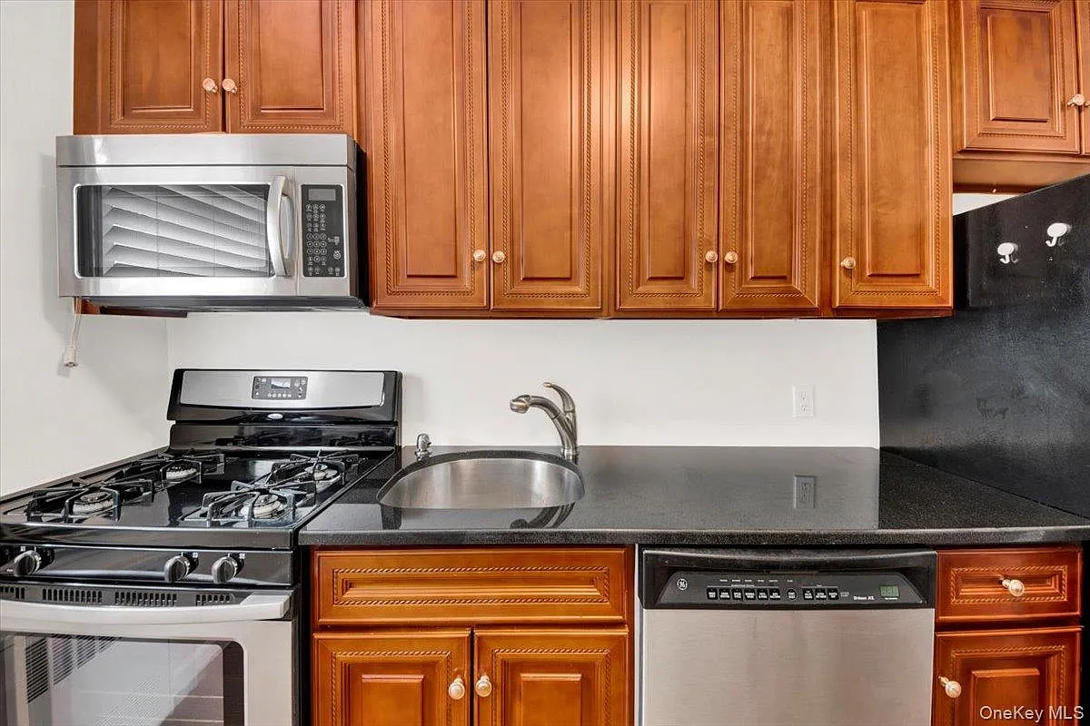 1 bed, 1.0 bath, 725 sqft, $2,400 — Photo 4