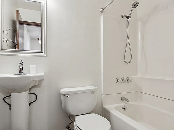 4th image of 2330 Wedgewood Ave Unit 4B