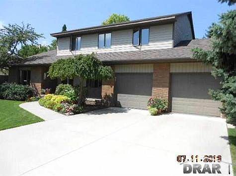 2nd image of 1584 Rose Ln