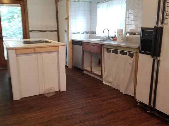 3rd image of 4225 Willowview Ave